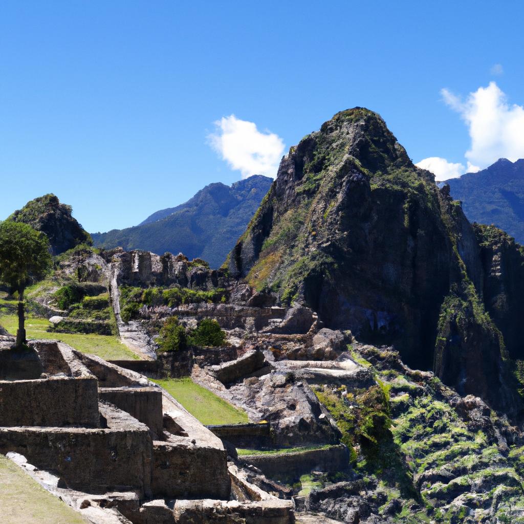 El Arqueólogo Estadounidense Hiram Bingham Descubrió La Ciudad Inca De Machu Picchu En 1911, Pero Se Creía Que Estaba Perdida Durante Siglos.