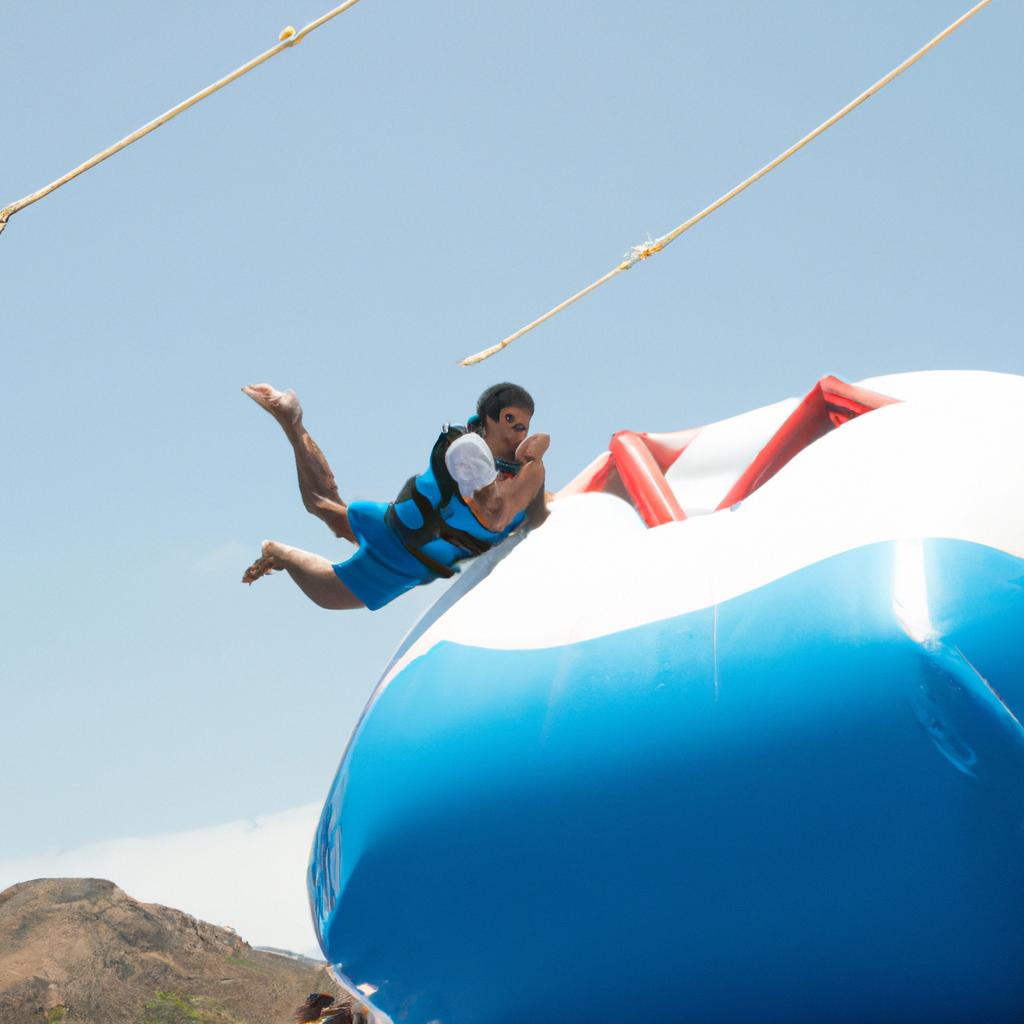 El Blobbing Implica Lanzar A Una Persona Al Aire Utilizando Un Flotador Inflable Gigante.