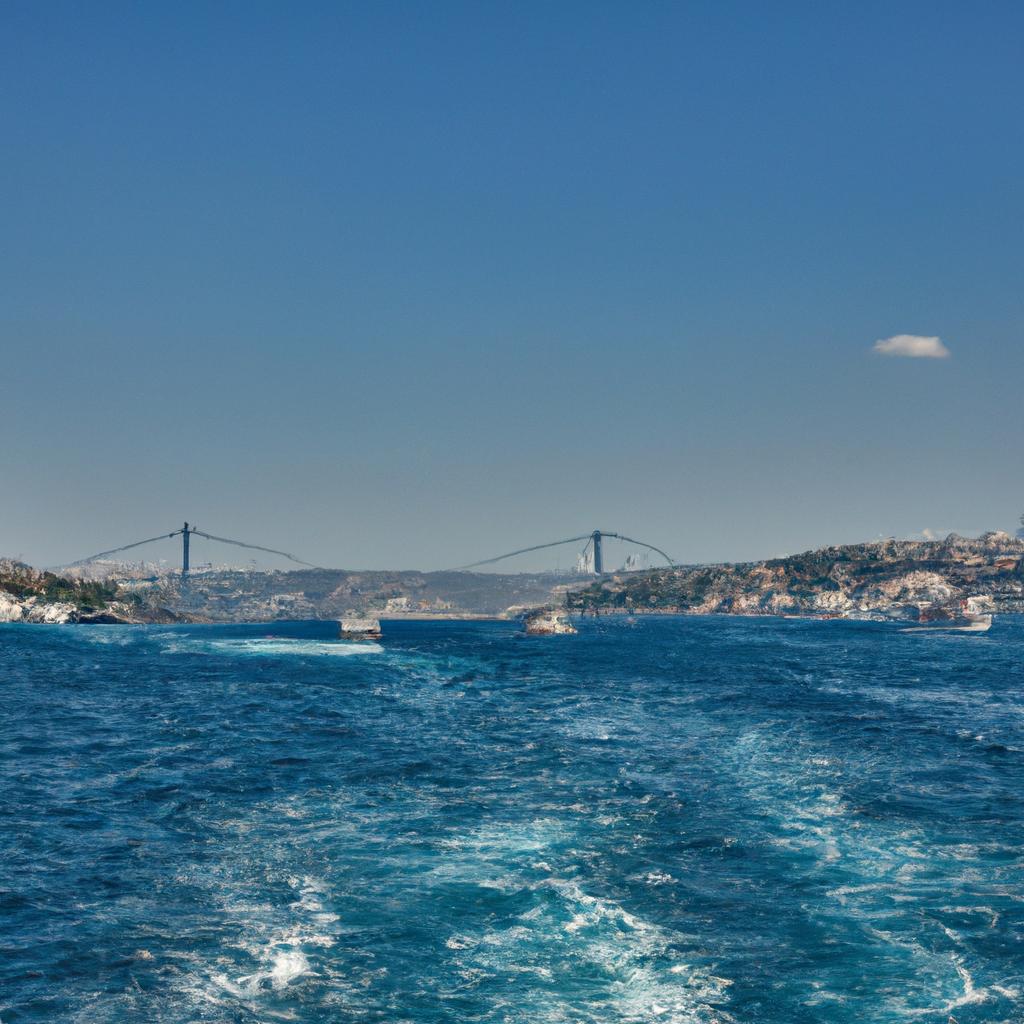 El Bosforo, Un Estrecho En Turquía, Es Uno De Los Cruces De Agua Más Importantes Y Históricamente Significativos Del Mundo, Separando Físicamente (y Uniendo Culturalmente) Europa Y Asia.