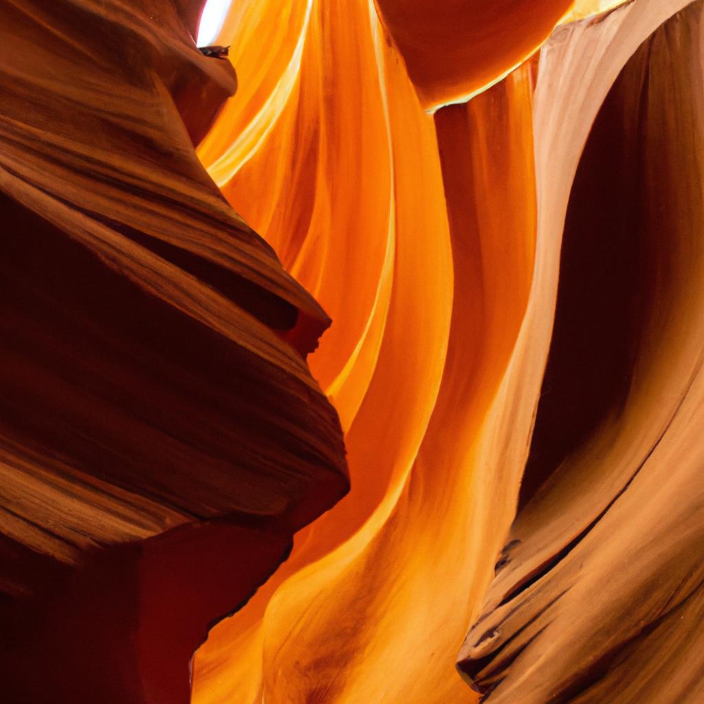 El Cañón Del Antílope En Arizona, Estados Unidos, Es Conocido Por Sus Estrechas Paredes De Roca Y La Luz Que Se Filtra Desde Arriba, Creando Efectos De Sombras Y Colores únicos.