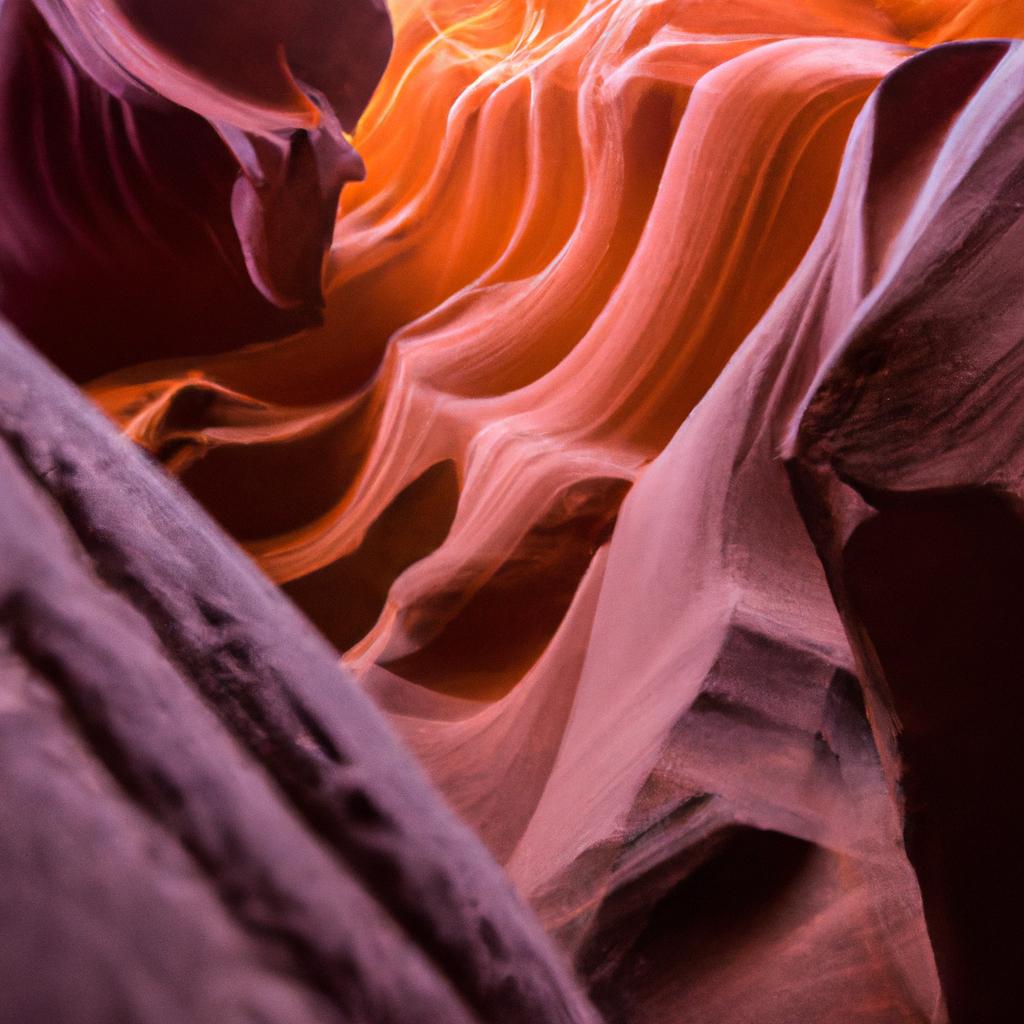 El Cañón Del Antílope En Arizona, Estados Unidos, Es Un Estrecho Cañón Tallado En La Piedra Arenisca Por La Acción Del Agua Y El Viento Durante Miles De Años. Es Famoso Por Sus Colores Vibrantes.