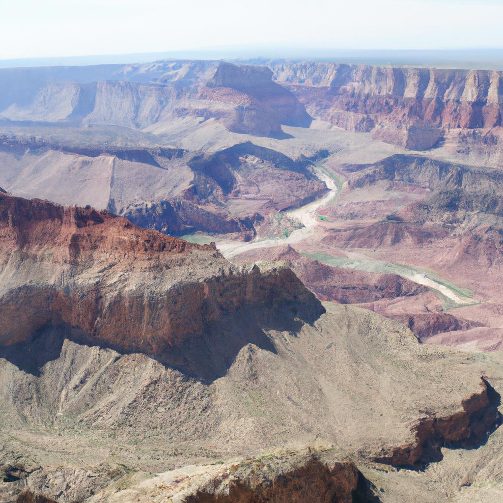 El Cañón Del Colorado, En Estados Unidos, Es Una Impresionante Garganta Esculpida Por El Río Colorado A Lo Largo De Millones De Años, Que Ofrece Vistas Panorámicas Impresionantes.