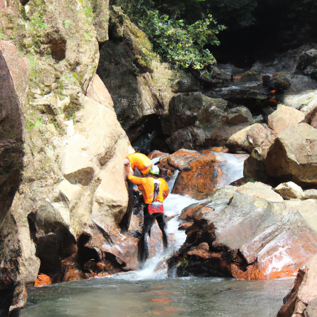 El Canyoning Implica Viajar Por Cañones Usando Técnicas Como El Rappel, El Salto Y La Natación.