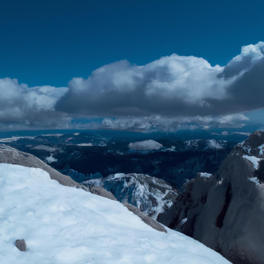 El Clima De Montaña Se Caracteriza Por Temperaturas Más Bajas A Medida Que Aumenta La Altitud. También Puede Haber Una Mayor Precipitación En Forma De Nieve.