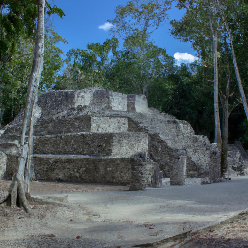 El Descubrimiento De La Ciudad Maya De Calakmul En México Ha Revelado Una Antigua Ciudad Estado Con Imponentes Pirámides Y Estelas.