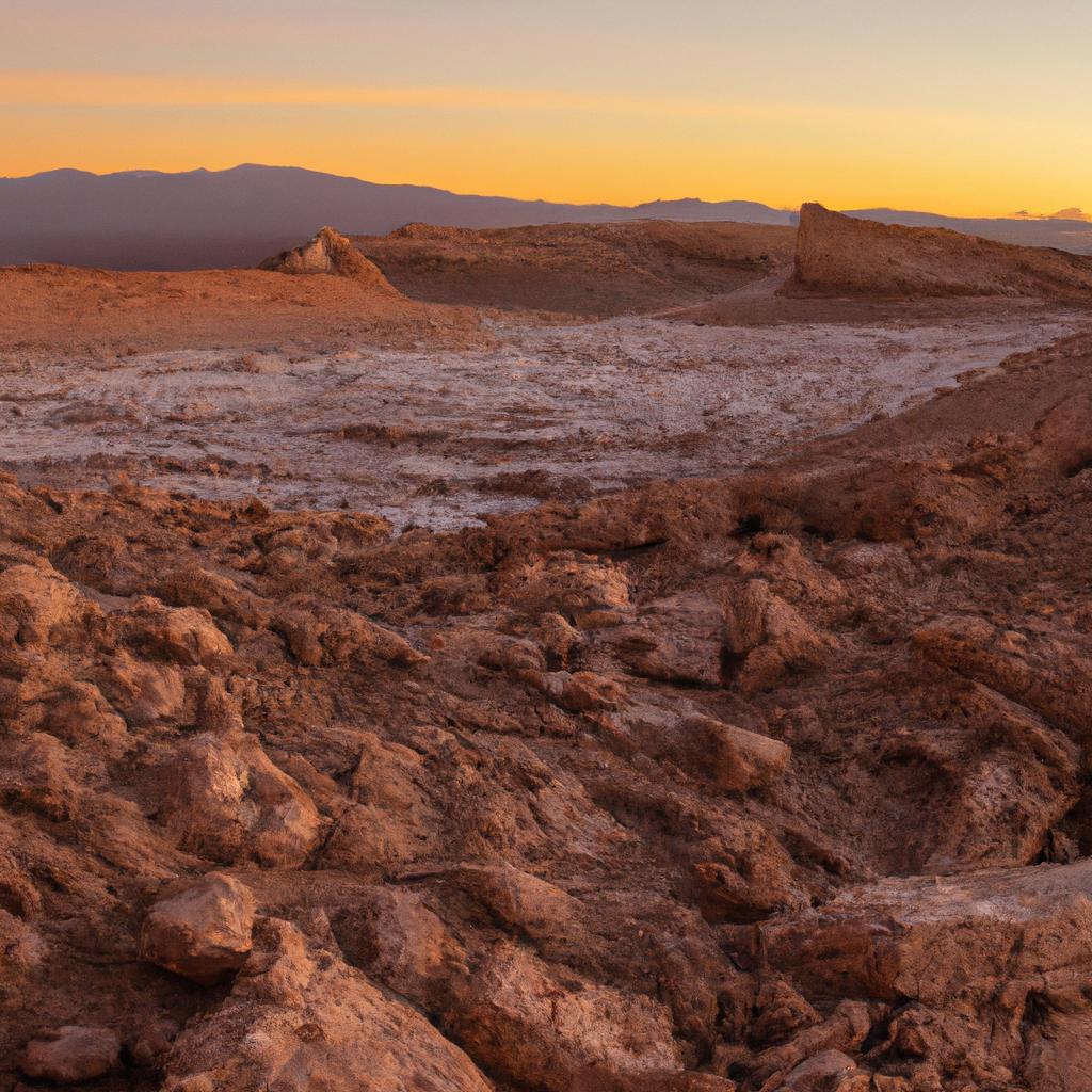 El Desierto De Atacama, En Chile, Es Uno De Los Desiertos Más áridos Del Mundo Y Presenta Paisajes únicos, Como Salares, Géiseres Y Formaciones Rocosas.