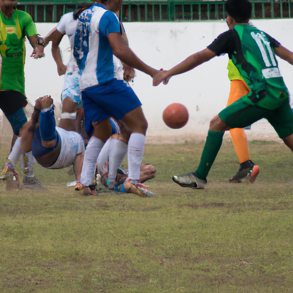 El Fútbol Es Un Deporte De Equipo Jugado En Un Campo De Fútbol Con Una Pelota Esférica, Donde Dos Equipos Intentan Marcar Gol En La Portería Del Equipo Contrario.