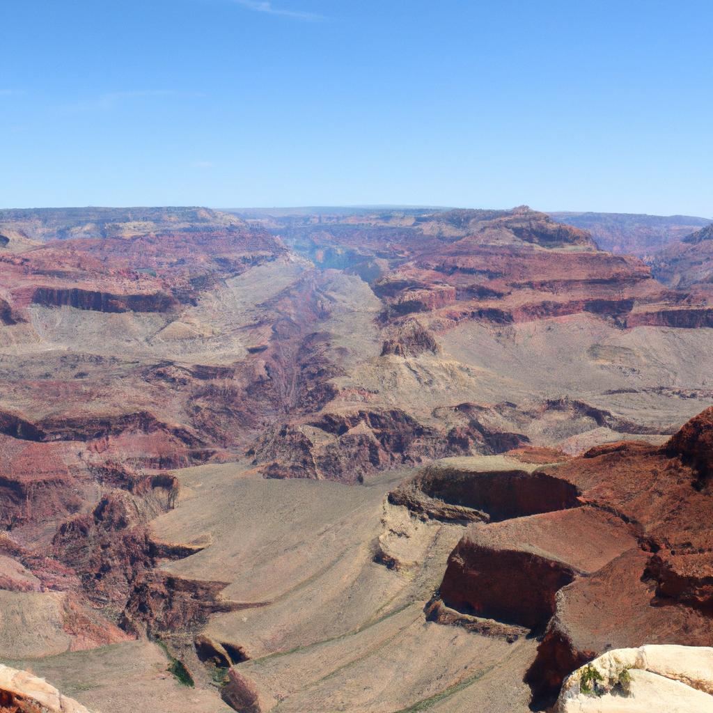 El Gran Cañón Del Colorado En Arizona, Estados Unidos, Es Una Garganta Gigantesca Esculpida Por El Río Colorado A Lo Largo De Millones De Años. Es Una De Las Maravillas Naturales Más Famosas Del Mundo.