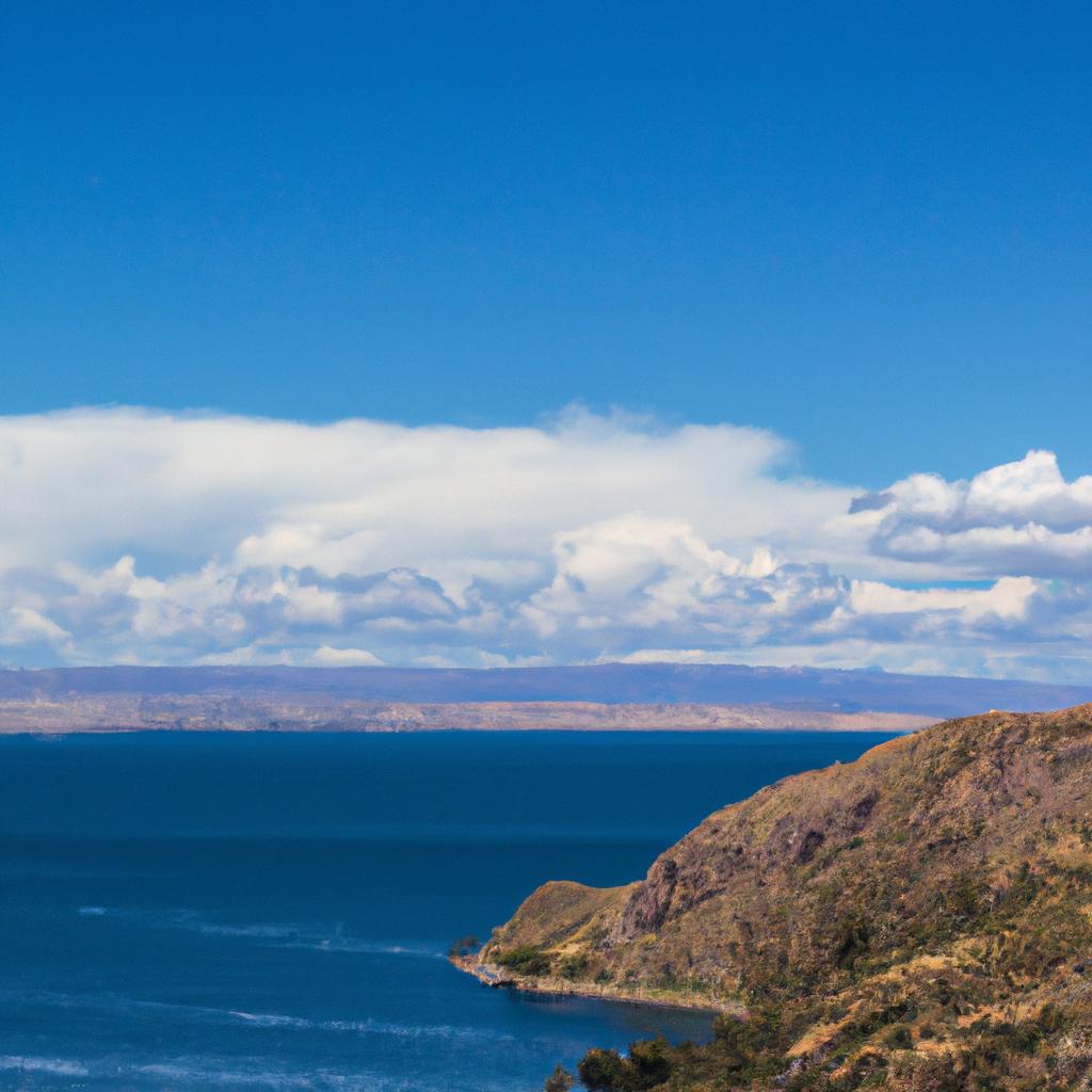 El Lago Titicaca, Situado Entre Bolivia Y Perú, Es El Lago Navegable Más Alto Del Mundo.