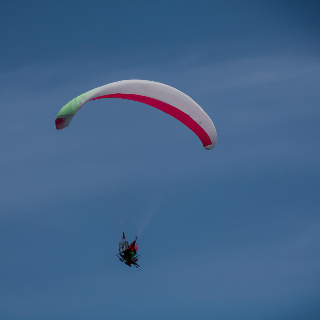 El Skysailing Es Una Forma De Paracaidismo En La Que El Paracaidista Está Unido A Una Vela.