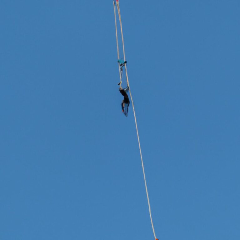 El Término "Bungee Jumping" Proviene De Las Cuerdas De Goma Utilizadas