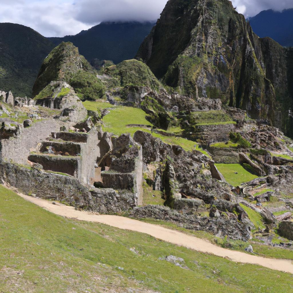 La Ciudad Perdida De Machu Picchu En Perú Fue Redescubierta Por El Arqueólogo Hiram Bingham En 1911.