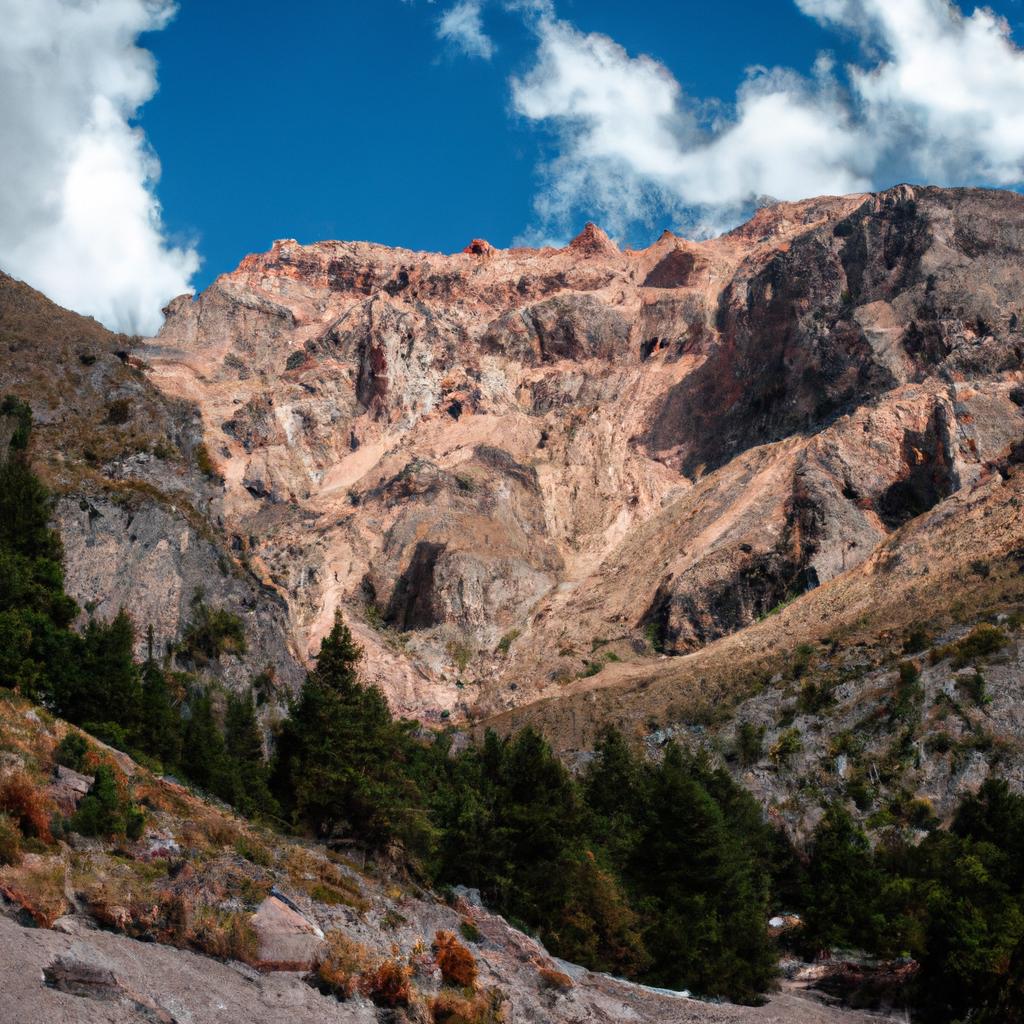 La Conservación De Los Ecosistemas De Montaña Es Fundamental Para Preservar La Biodiversidad Alpina Y Los Servicios Ecosistémicos Que Proporcionan, Como La Regulación Del Agua Y El Turismo Sostenible.