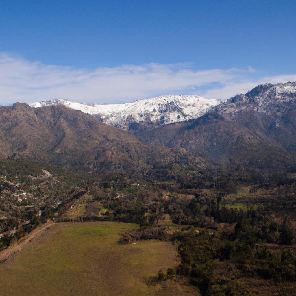 La Cordillera De Los Andes, En América Del Sur, Es La Cadena Montañosa Más Larga Del Mundo Y Atraviesa Varios Países, Ofreciendo Paisajes Impresionantes Y Rica Biodiversidad.