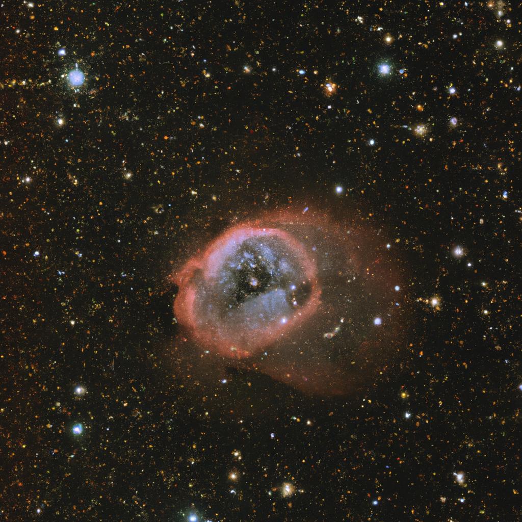 La Nebulosa De La Hélice, También Conocida Como NGC 7293, Es Una Nebulosa Planetaria En La Constelación De Acuario Y Es Una De Las Nebulosas Más Cercanas A La Tierra.