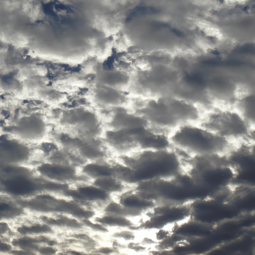 La Presión Atmosférica Disminuye A Medida Que Se Asciende En La Atmósfera, Lo Que Puede Tener Efectos En El Clima Y La Forma En Que Se Forman Las Nubes Y La Precipitación.