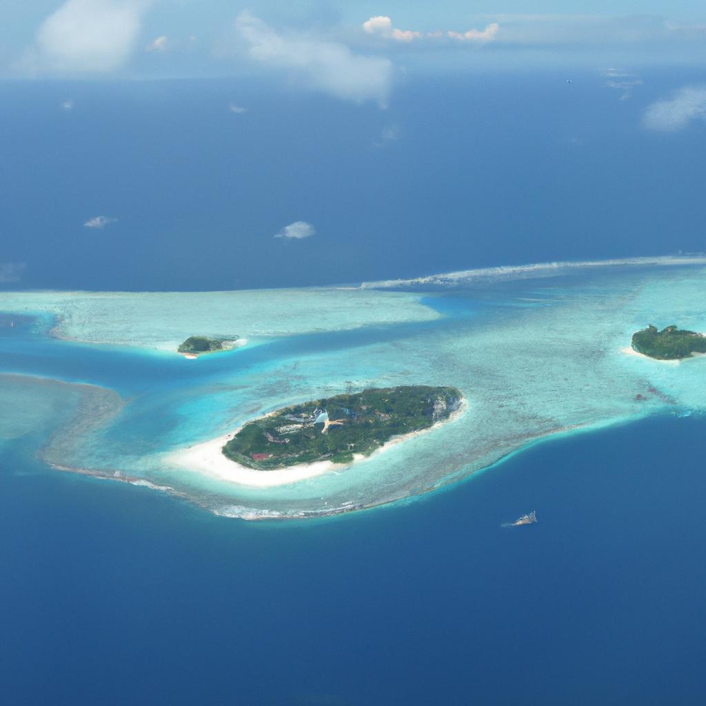 Las Islas Maldivas En El Océano Índico Son Conocidas Por Sus Playas De Arena Blanca, Aguas Cristalinas Y Arrecifes De Coral Coloridos, Lo Que Las Convierte En Un Destino Popular Para El Buceo Y El Snorkel.