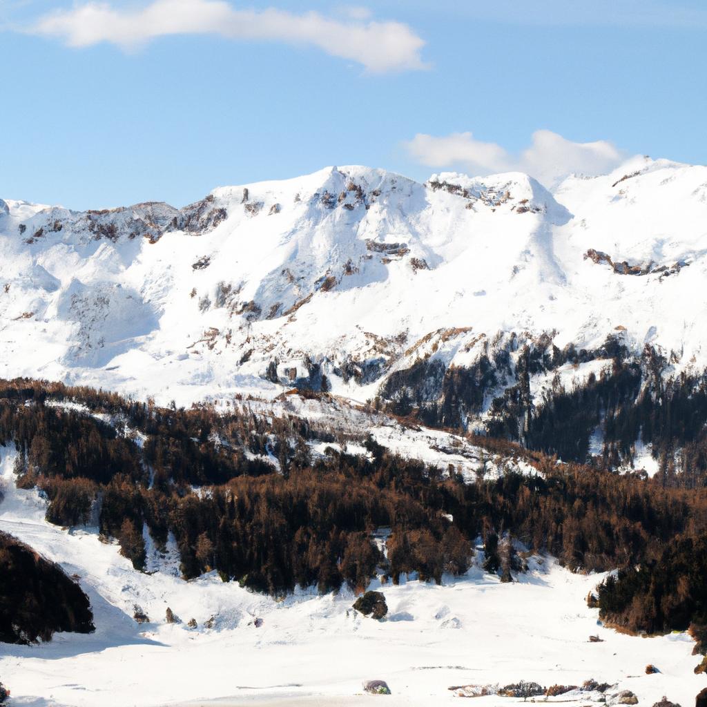 Las Montañas De Los Alpes En Europa Se Extienden Por Varios Países, Incluyendo Francia, Italia, Suiza Y Austria, Y Ofrecen Paisajes Alpinos Pintorescos Y Oportunidades Para Practicar Deportes De Invierno.