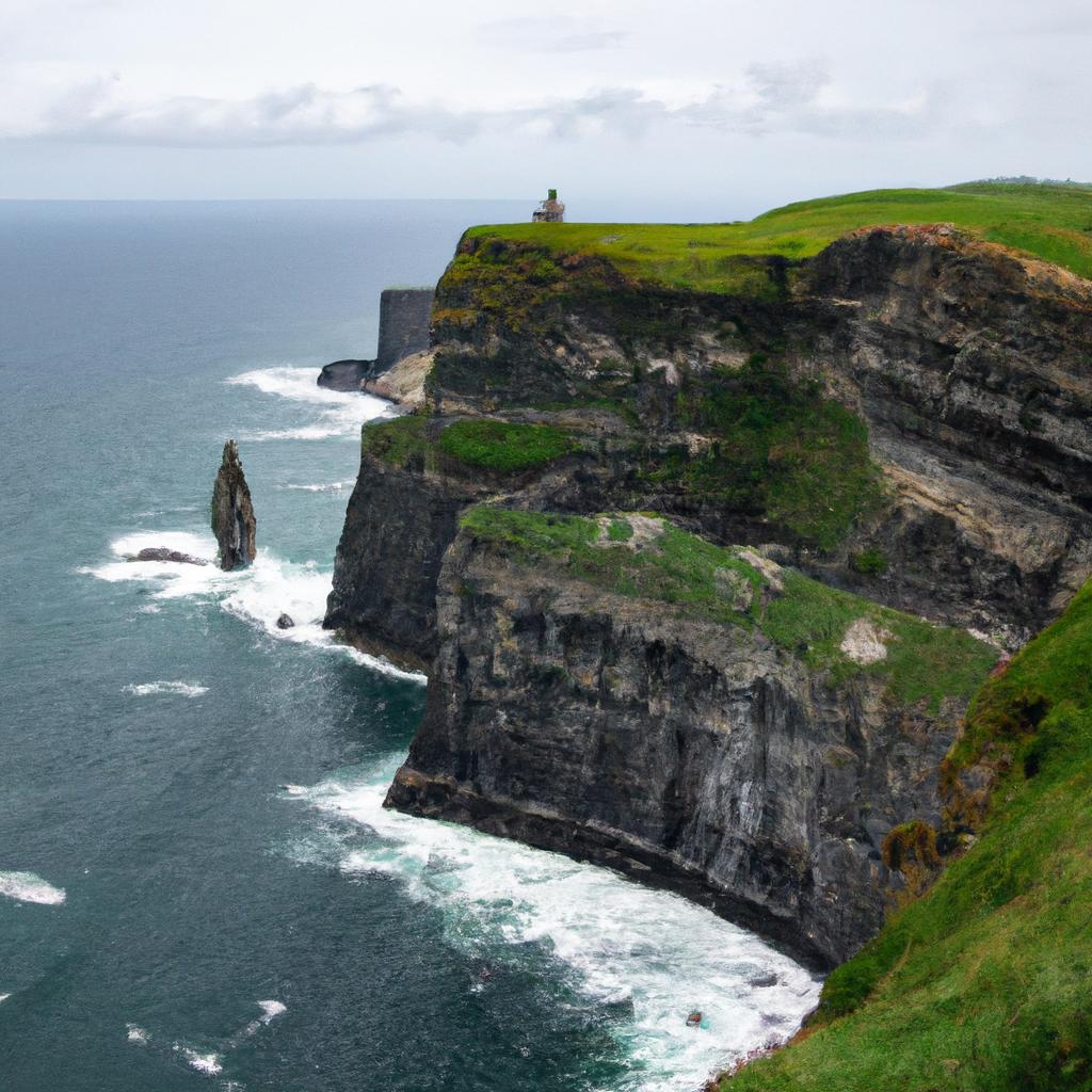 Los Acantilados De Moher En Irlanda Son Impresionantes Acantilados Que Se Elevan Hasta 214 Metros Sobre El Océano Atlántico Y Ofrecen Vistas Panorámicas De Gran Belleza.